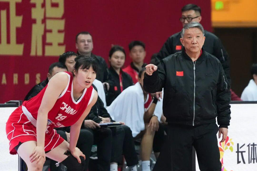 易游体育品牌-老帅宫鲁鸣接手的中国女篮，到底怎么了？
